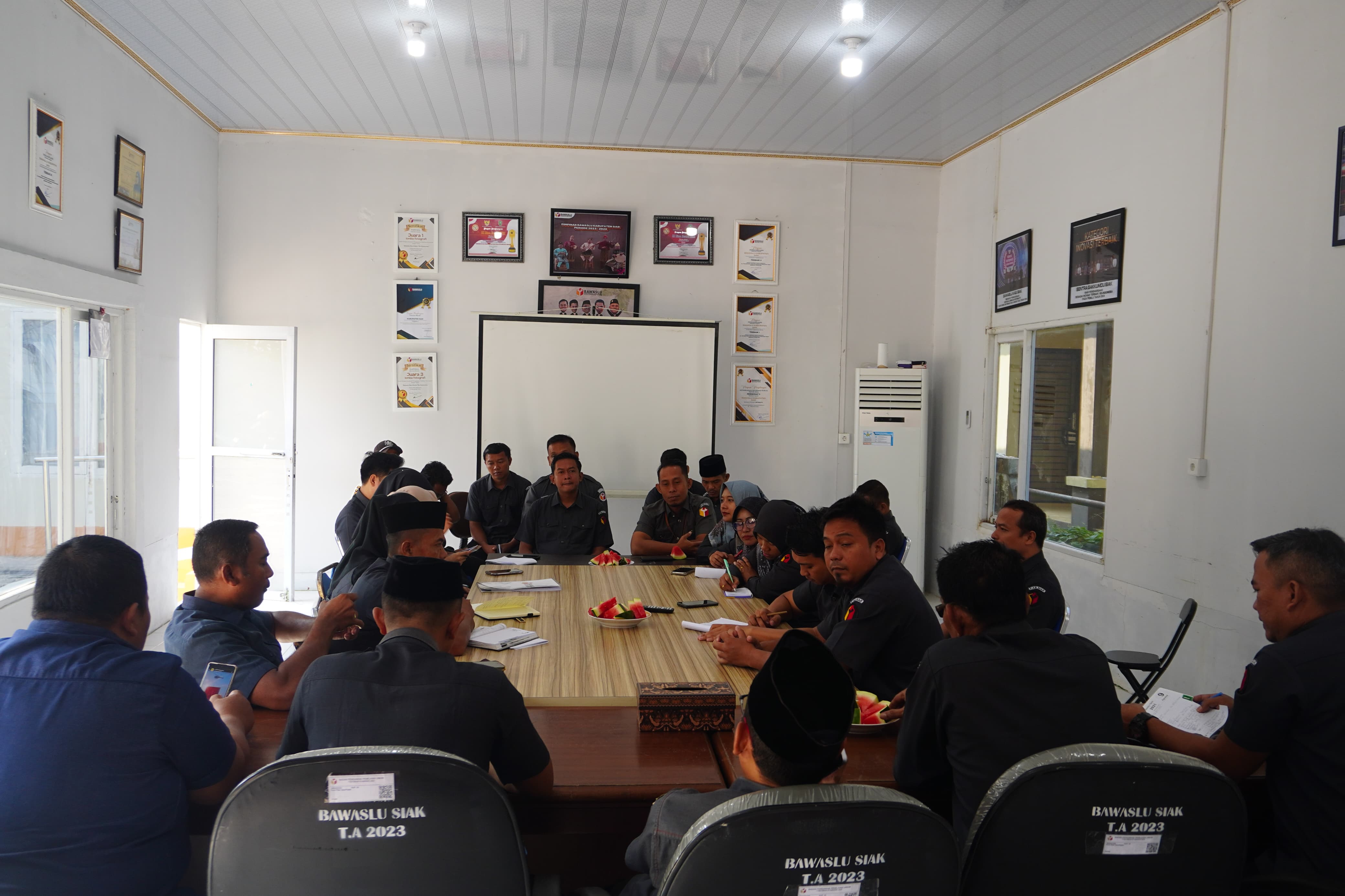 rapat 10/08